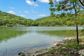 Secluded-Pvt Hot Tub-Free Daily Tickets-Walk to Table Rock Lake